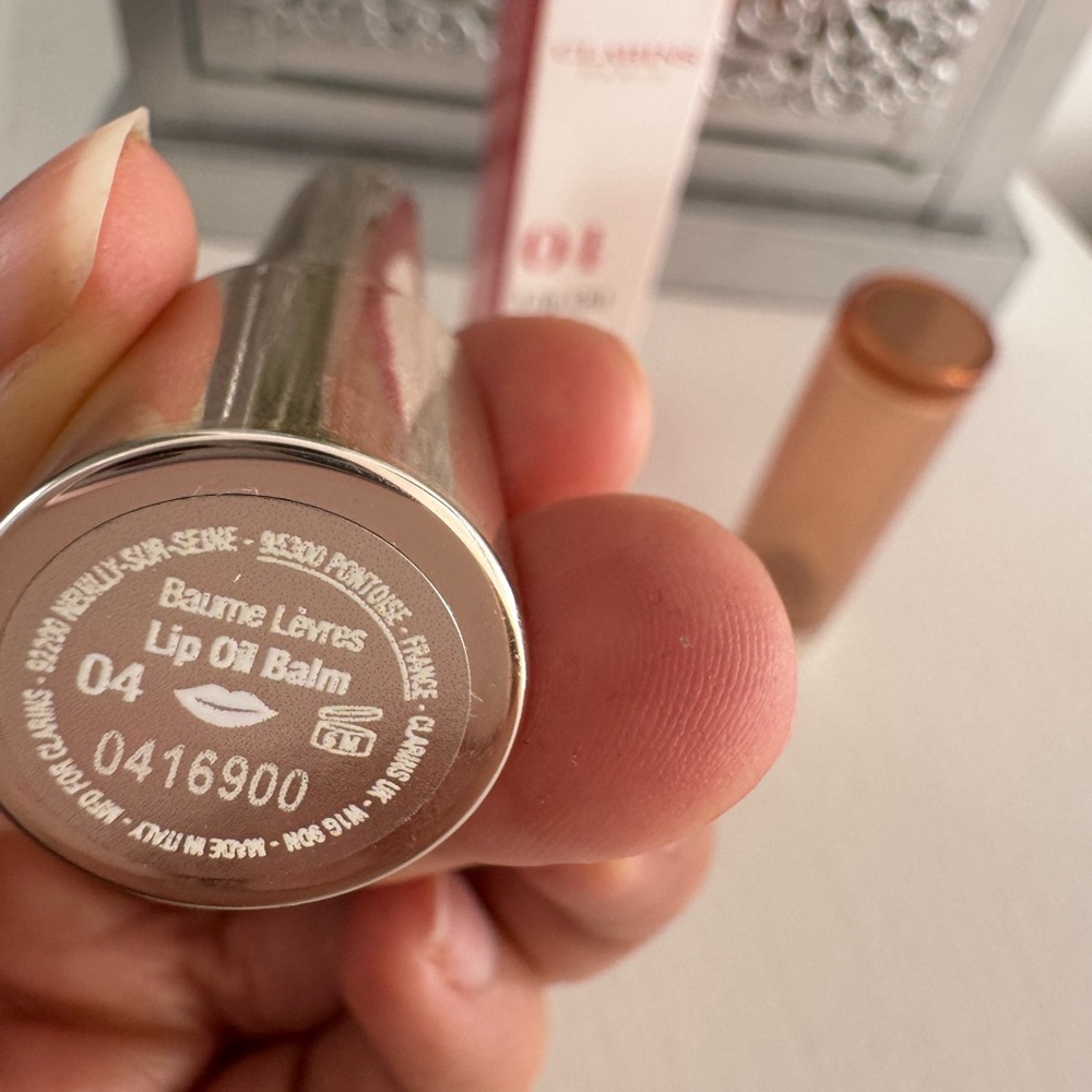 CLARINS LIP OIL BALM WITH A TRIO OF PLANT OILS 2.9 G/0.1 OZ. #04 ALMOND - Picture 10 of 11
